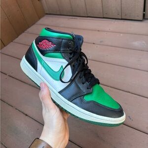 Air Jordan 1 Mid ‘Pine Green’ Men’s sz. 9